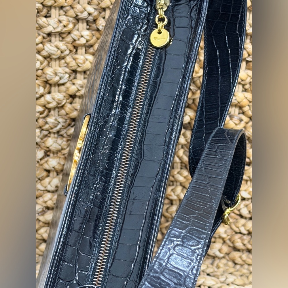 Salvatore‎ Ferragamo Gancini Shoulder Bag - Picture 6 of 10